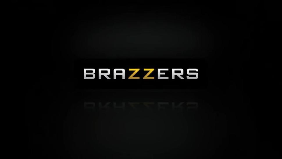 Milf Jasmine Jae loves anal - Brazzers