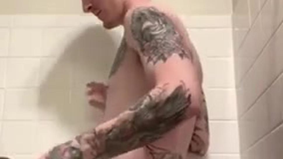 Tatted boy’s new dildo and first dildo DP attempt