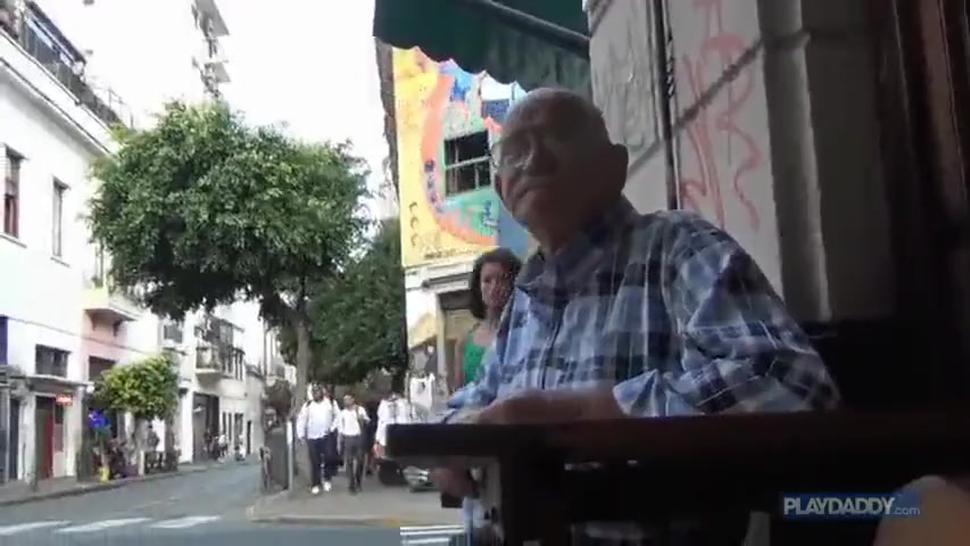 Anciano enorme VERGA fornica jovencita MORENA en SAN TELMO BUENOS AIRES