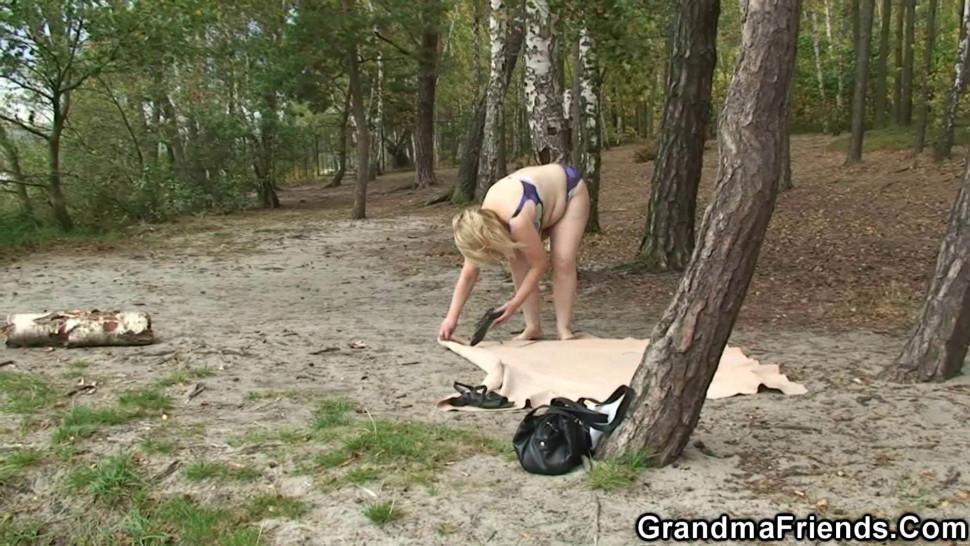 GRANDMA FRIENDS - Hot grandma gives double head and rides outdoors
