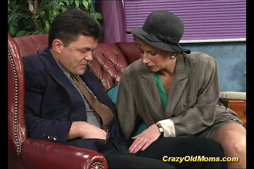 CRAZYOLDMOMS - Old babe fucking and sucking an old cock taking cum