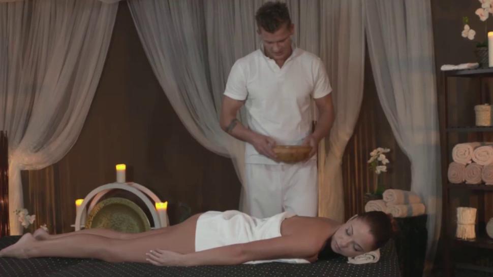 FAKEHUB - Sensual erotic massage for good looking babe