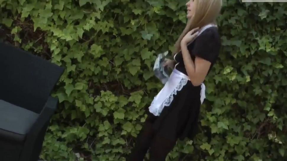 Blonde Deutsch Maid liebt ANAL - video 1