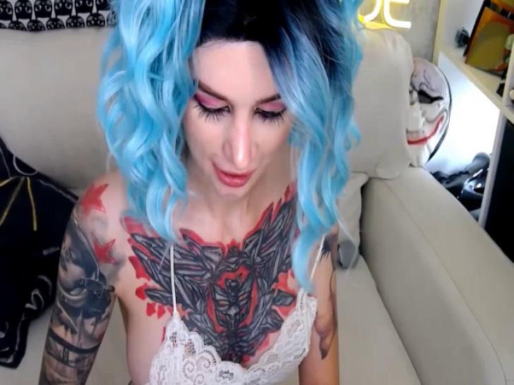 Impressive Tattooed Lady Show Off Live In Cam