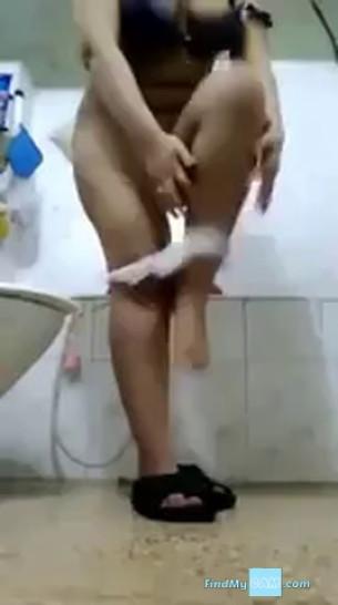 Arab Syrian diala play with her boobs in the bathroom   - video 1