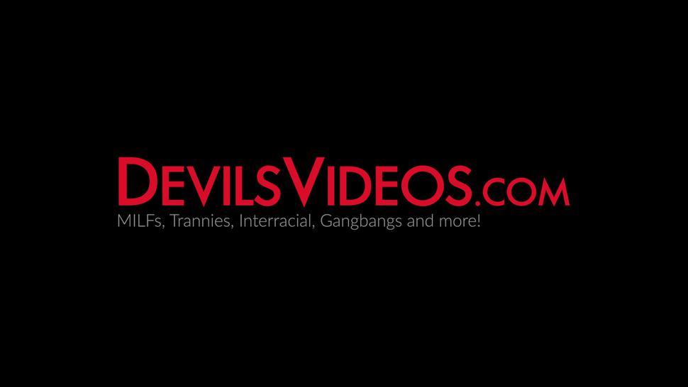 DEVILS VIDEOS - Jamie Foster weird sex in bed with milf and boyfriend