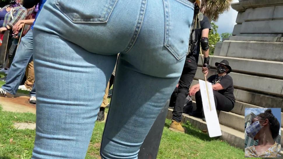 Candid 4k - Amazingly HOT MILF With Pear Butt in Fit Jeans