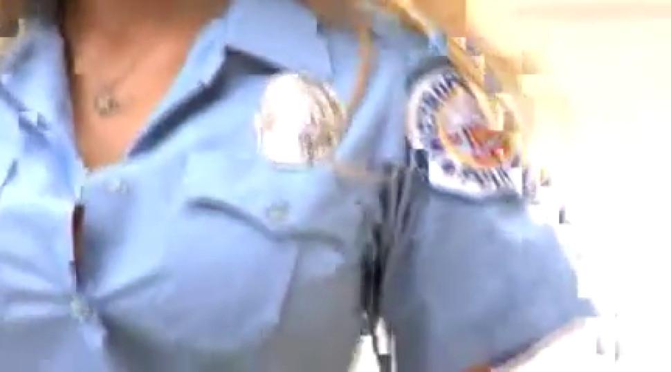 Police woman fucks with a stranger and without condom