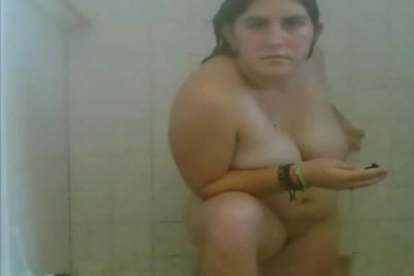 Fat BBW ex Girlfriend showering and shaving her Pussy