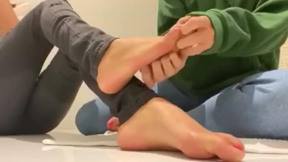 21 year old sisters tickle each other’s feet
