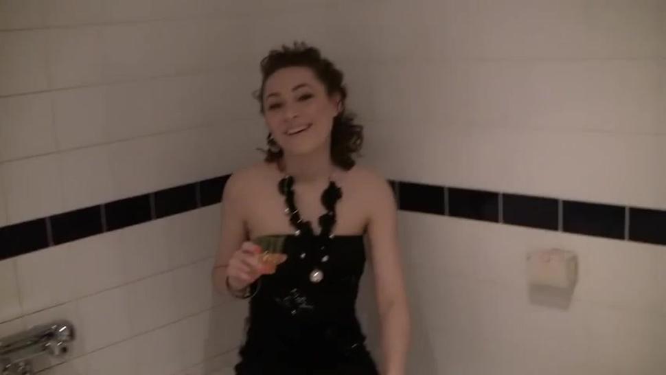 Mandy Dee lesbian shower