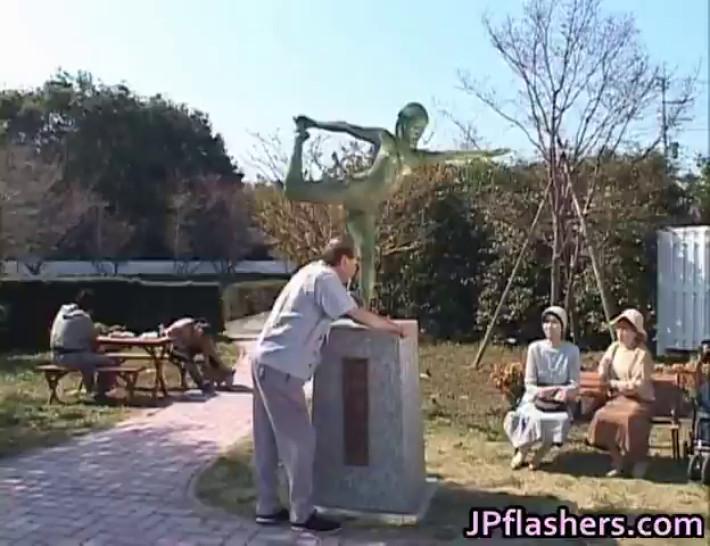 Crazy Japanese bronze statue moves part2