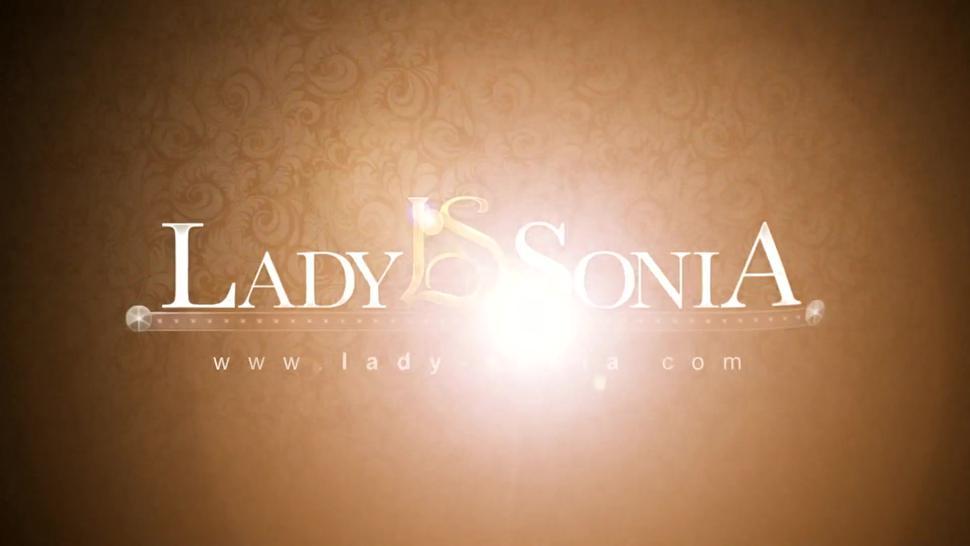Lady Sonia black guy massage with happy ending