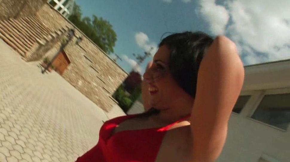 Hot ass brunette mouth fucking hungry shaft by the pool - video 2