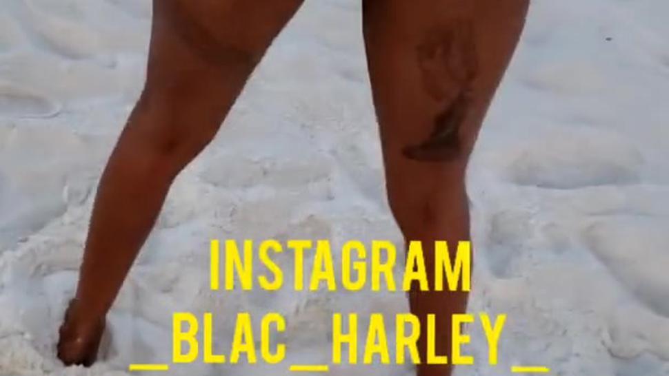 Sexy twerk on public beach Blac Harley public flashing