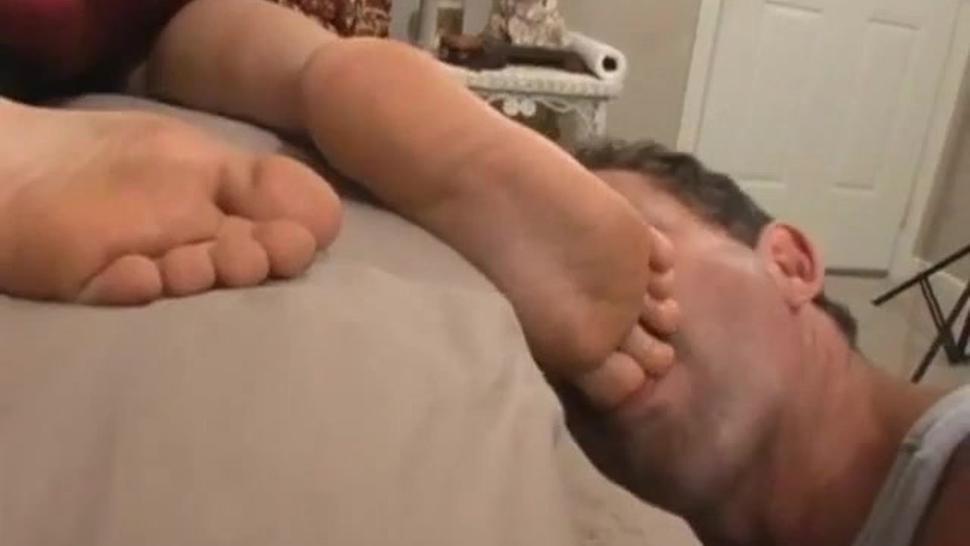 Sleepy Foot Fetish & Foot worship Assault