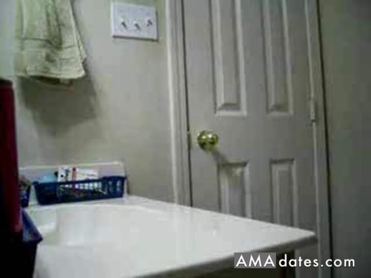 Must see what NOT my sister do in bath room Hidden cam