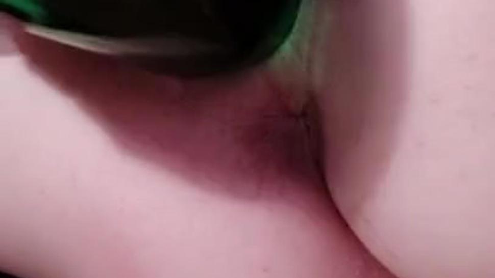 Teen pulsating pussy close up creampie while watching porn and playing with bottle