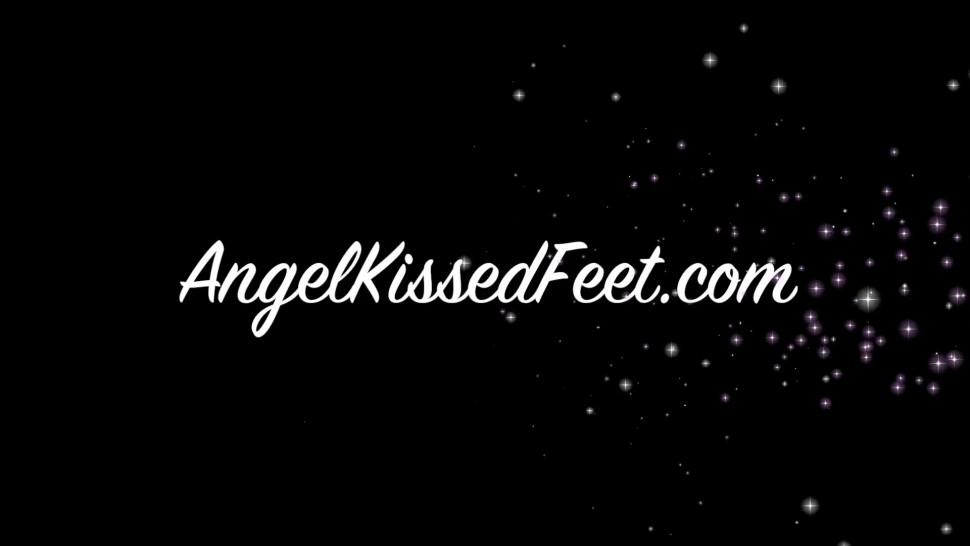 Angel Kissed Feet - Erotic Nikki Ashton's Perfect Feet and Sweet MILF Ass