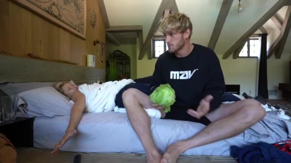 girlfriend feet logan paul