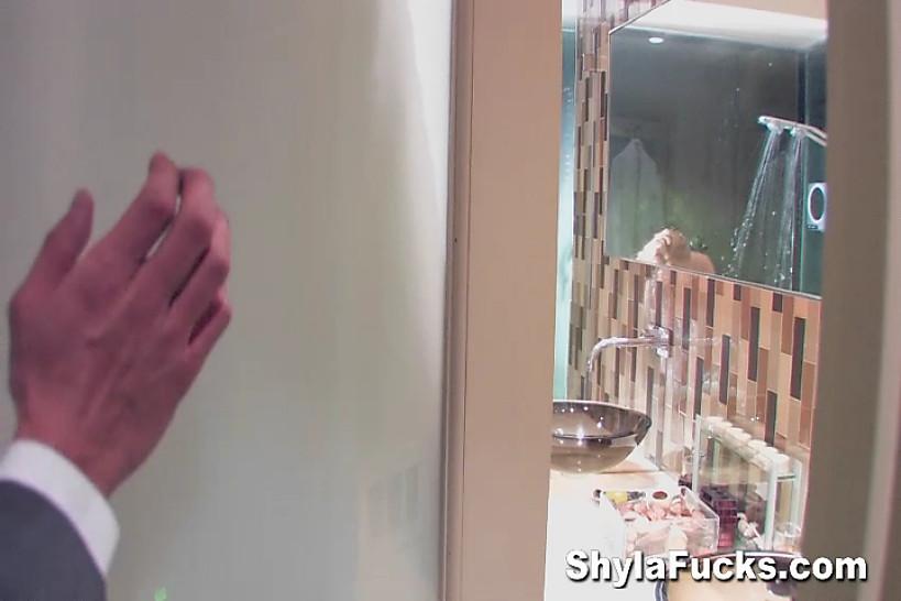 SHYLA STYLEZ - Shyla's Anal Pounding in the Bathroom