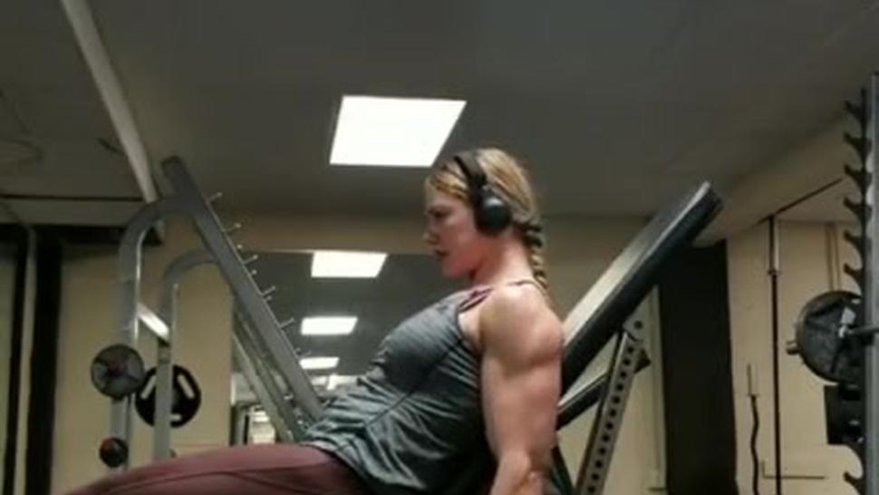 Muscle Beauty Pumping Her Strong Biceps 2