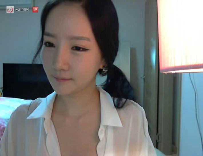 Korean Webcam Girl in White