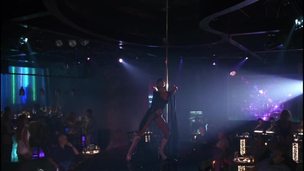 Demi Moore sexy striptease en lenceria negra ricas tetas HD