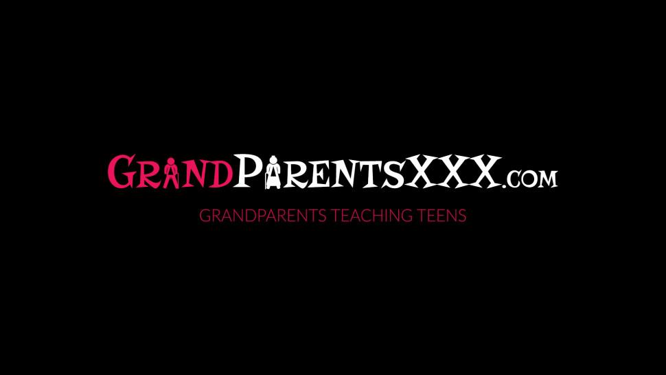 GRAND PARENTS XXX - Mature lady and lavish teen give long and sloppy blowjobs