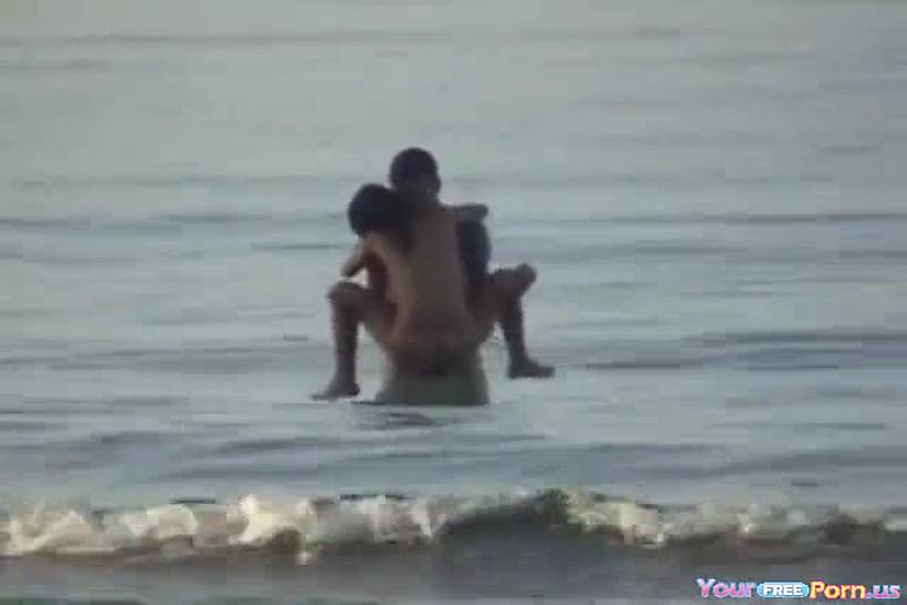 Crazy Couple Fucks In The Sea