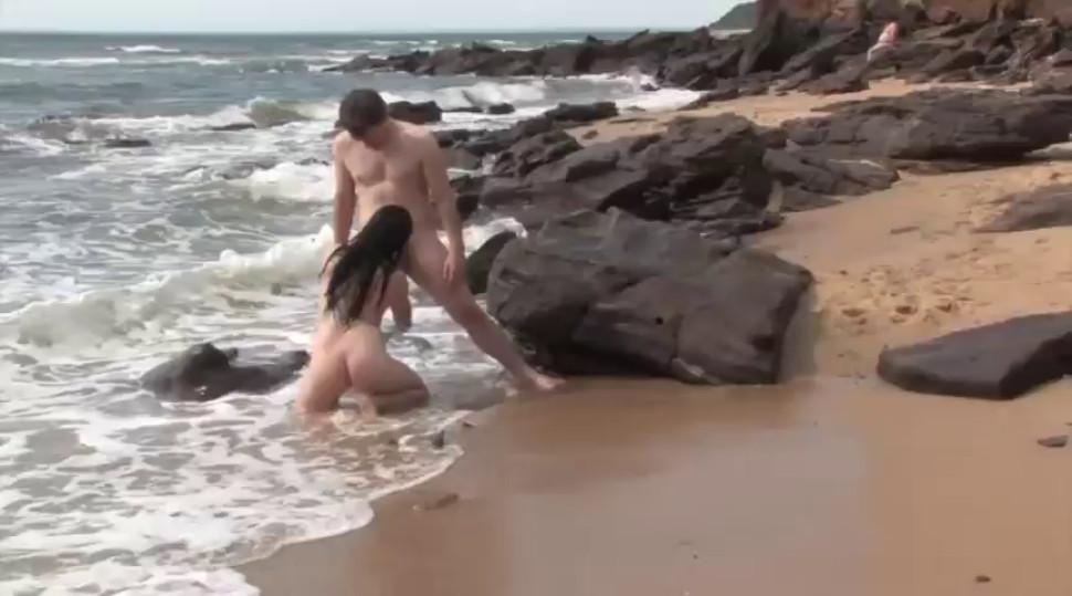 Aussie couple beach bj