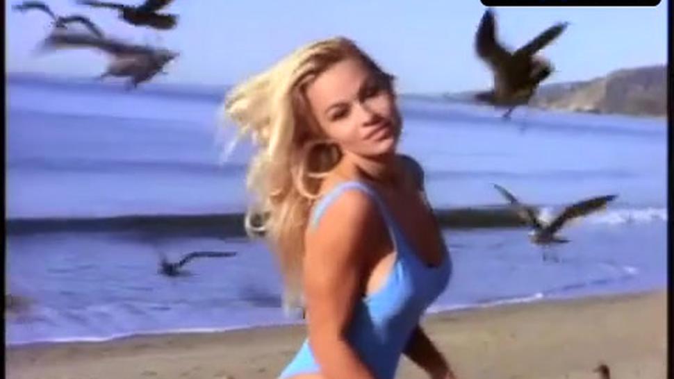 Pamela Anderson Sexy Scene  in Baywatch