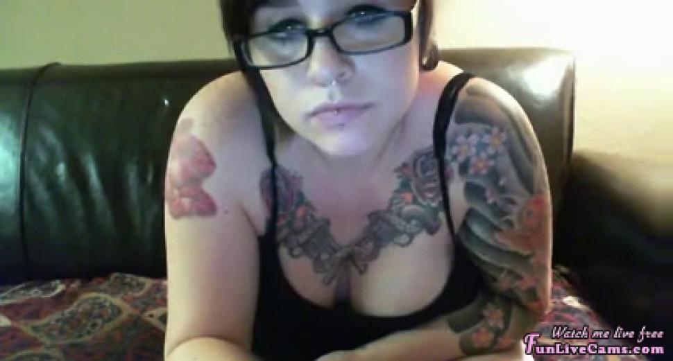 Tattoed Chubby Webcam Teen Anal Dildo on the Couch