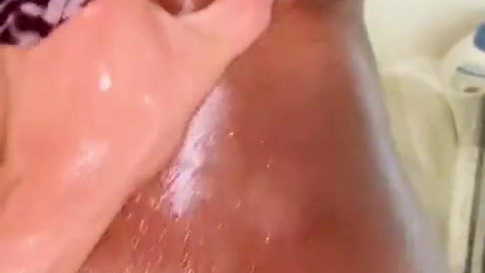 Shower sex / ebony girlfriend creampie