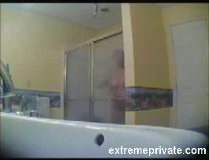 spying my Busty Auntie in the bathroom