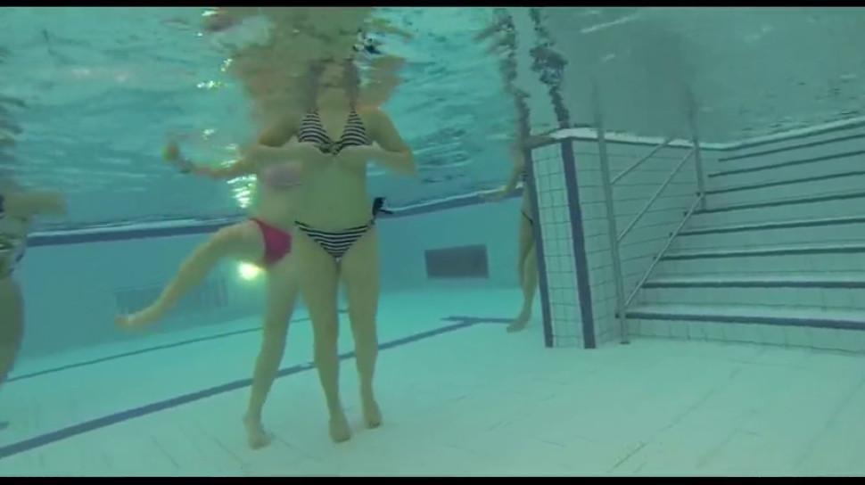 Teen Sex in Pool - under Water Cam