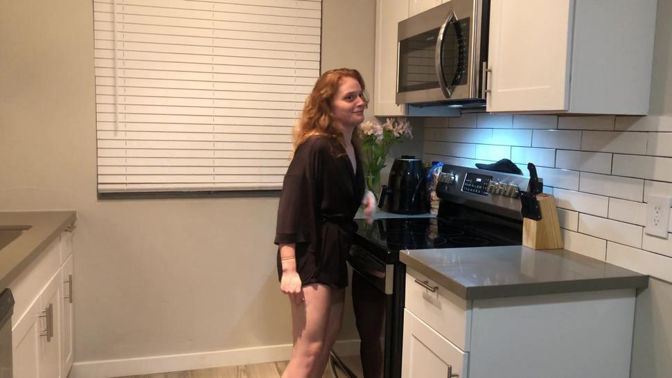Redhead Pawg Girlfriend Gets Fucked By Bbc Roughly On Kitchen Countertop Ends With Creampie