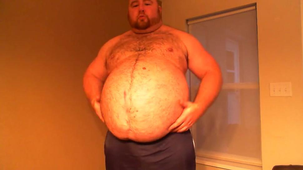 Muscle Chub Shows Off Ball Gut