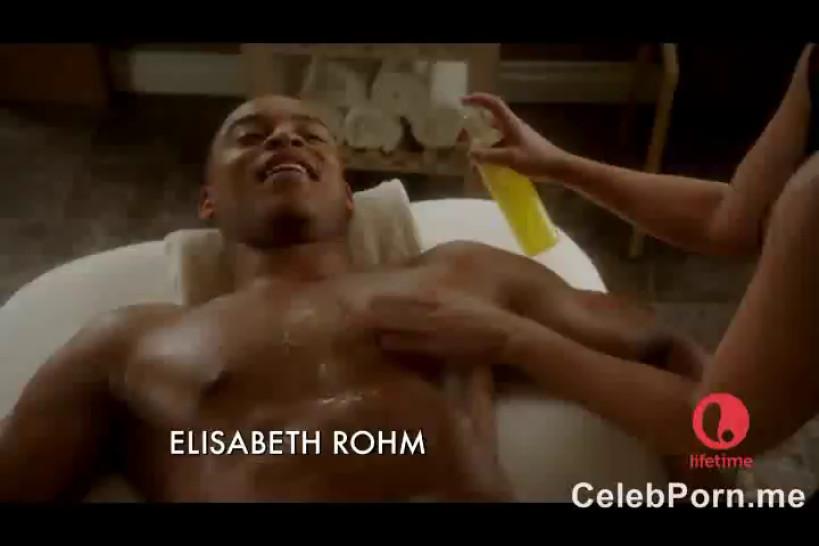 Jennifer Love Hewitt caught naked in a bathtube