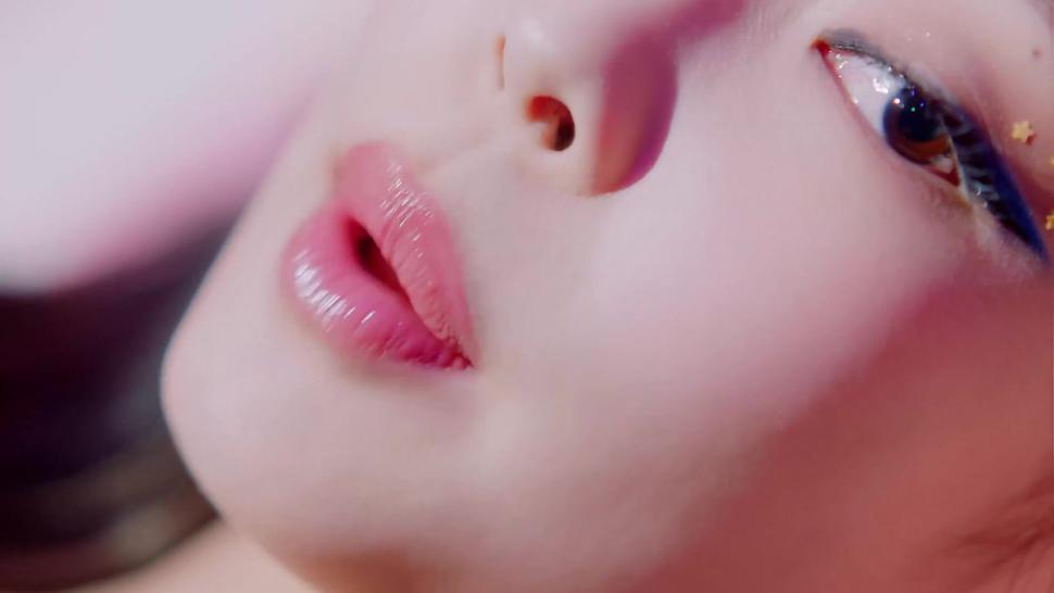 Get Ready To Virtually Cover Jennie's Lips With All Of Your Cum RIGHT NOW!!!!!!!