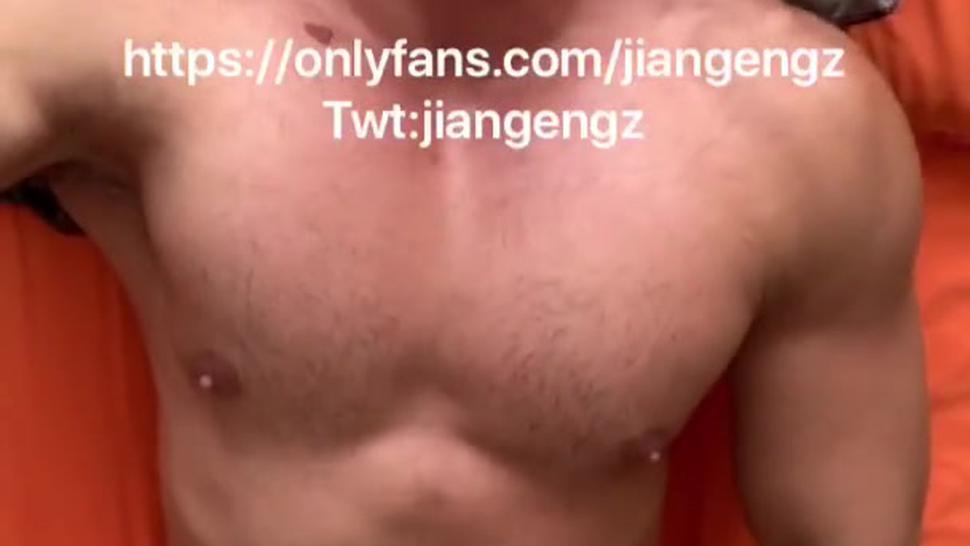 Chinese bodybuilder muscle lactating and eat his own cum