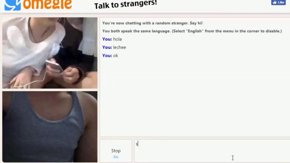 Putita De Omegle Con Piercing me Ensena Su Grandote Culo Con Su Amigo Gay