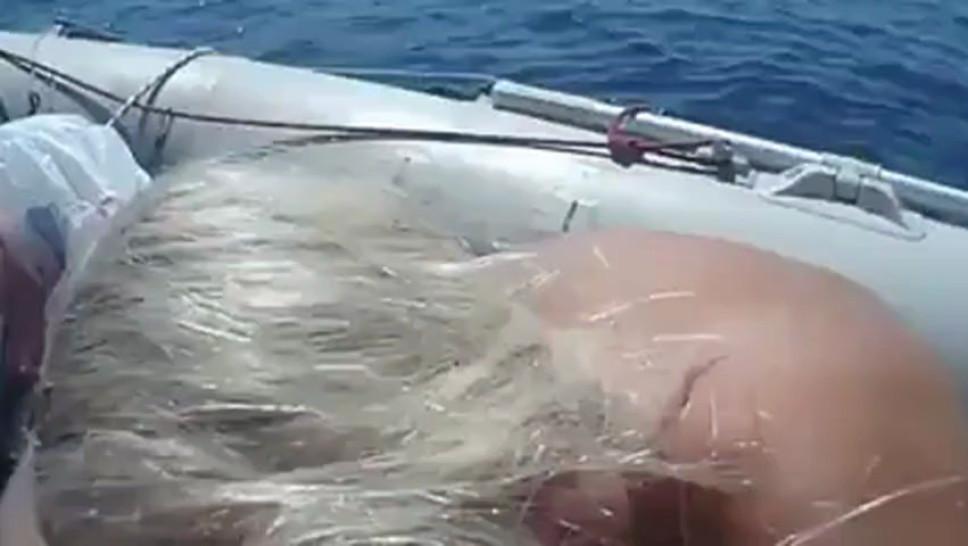 Fuck hot ass girlfriend in boat