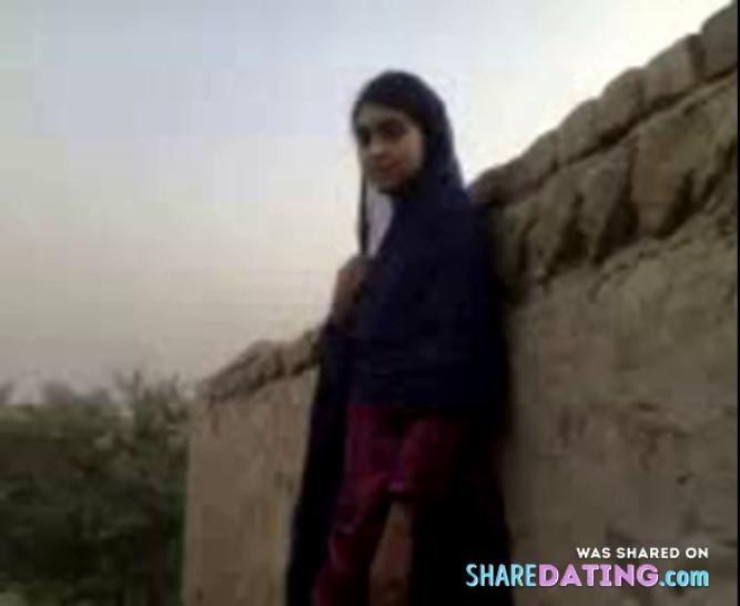 Pakistani Village Girl Fucking Hiding Against Wall - video 1