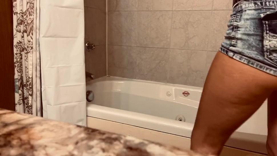 My maid cleans my bathtub on hidden camera