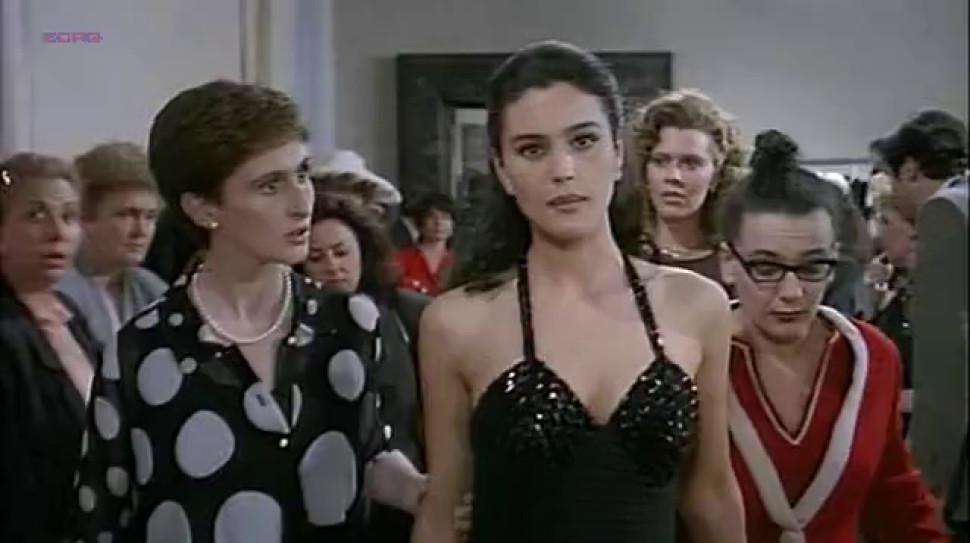 Monica Bellucci nude - La riffa 1993