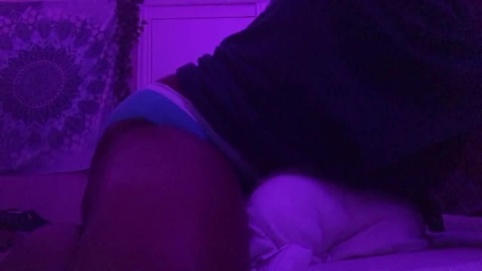Watch Me Dry Hump My Pillow Until I Cum !!