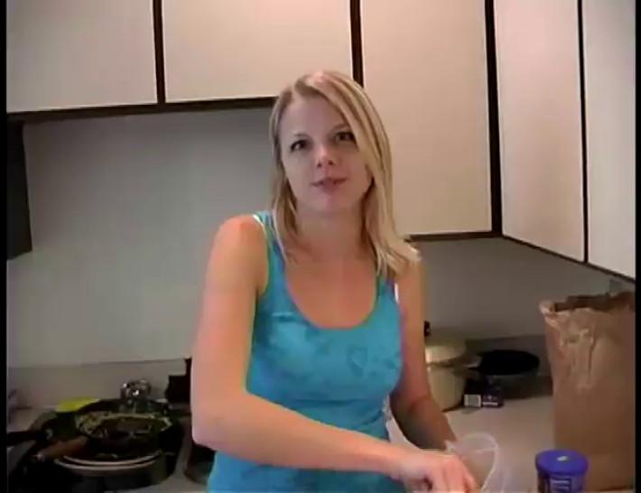 Amateurs in homemade kitchen blowjob movie