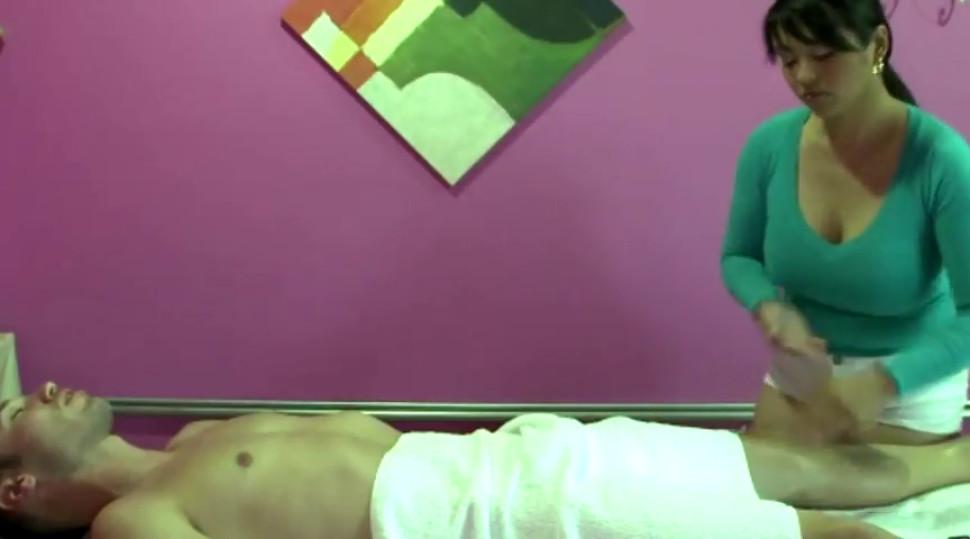 Asian whore sucks his hard dick during his massage