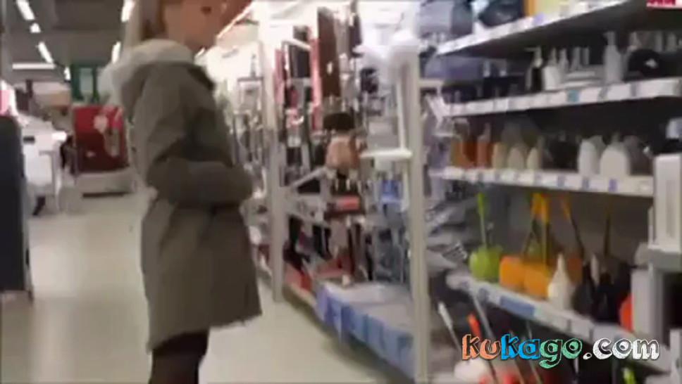 Girl plays in store - video 1
